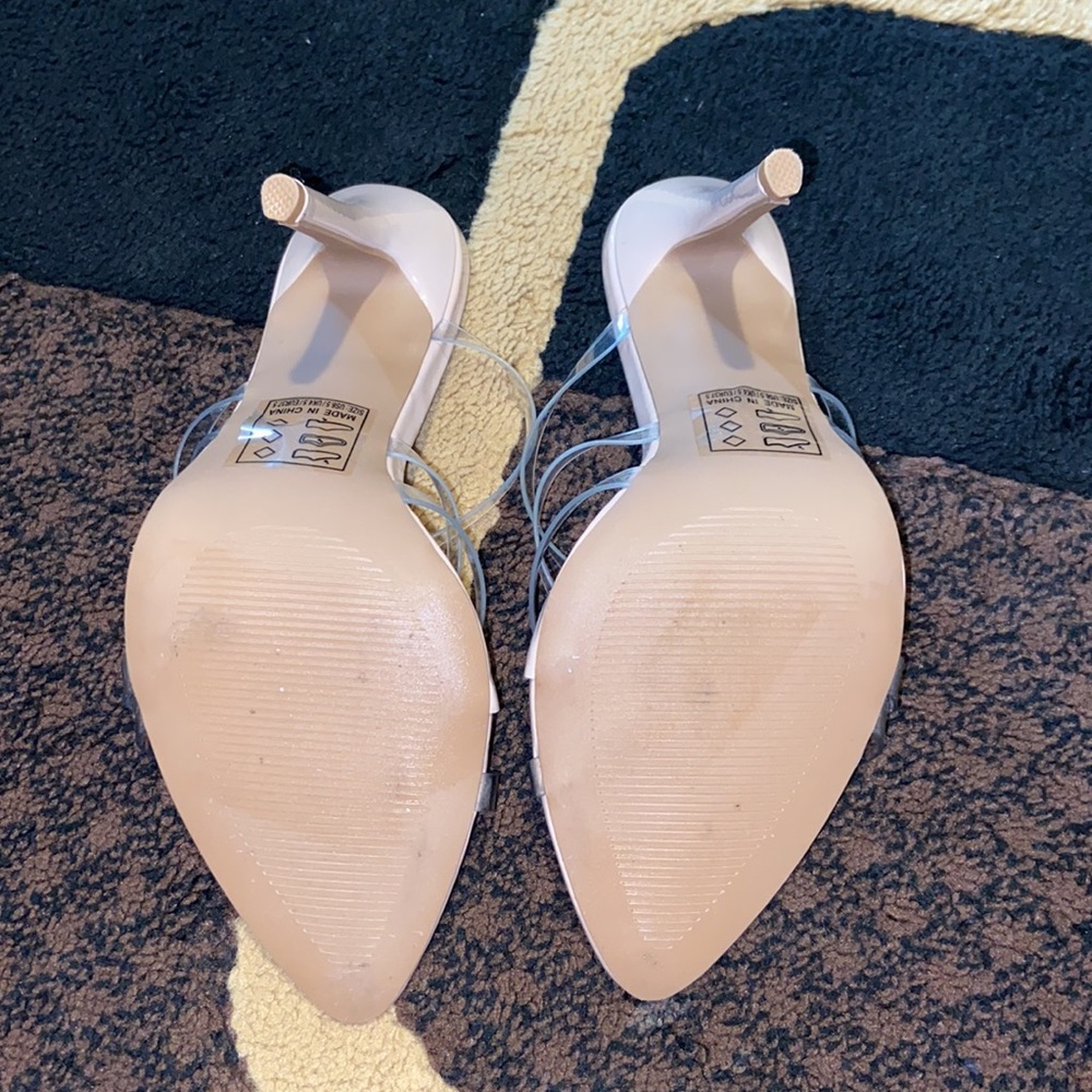 Lightly used high heels with a 90’s inspired style - Picture 2 of 3